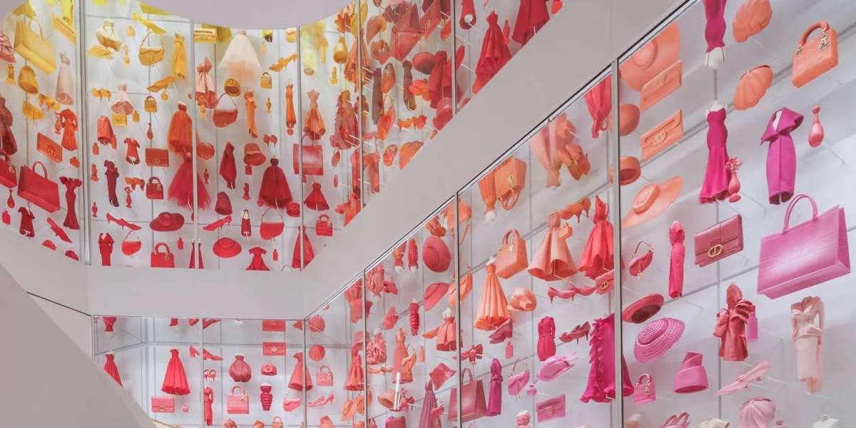 Dior Outlet were here to help you navigate this overwhelming