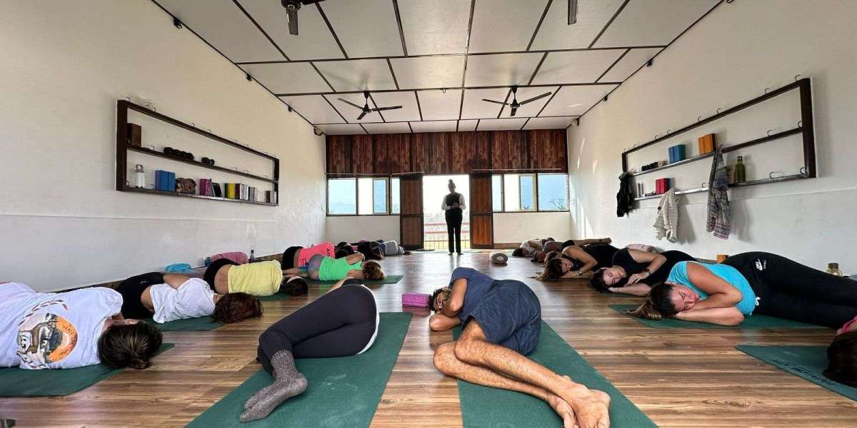 AlakhYog: The Best Yoga School in India